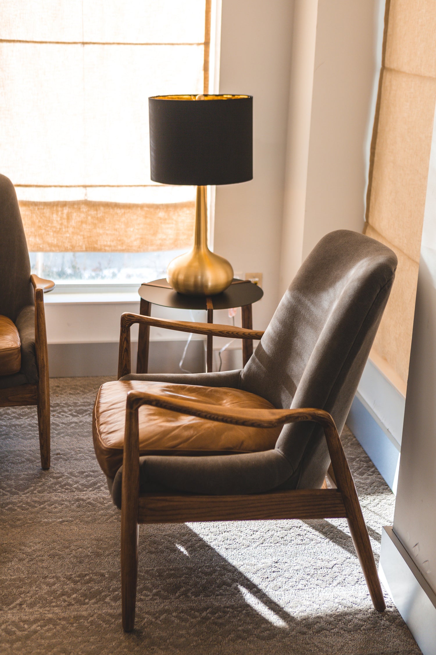 La Pelle Sintetica è la Nuova Pelle Vera? Una Scelta Etica e di Stile per le Case Moderne