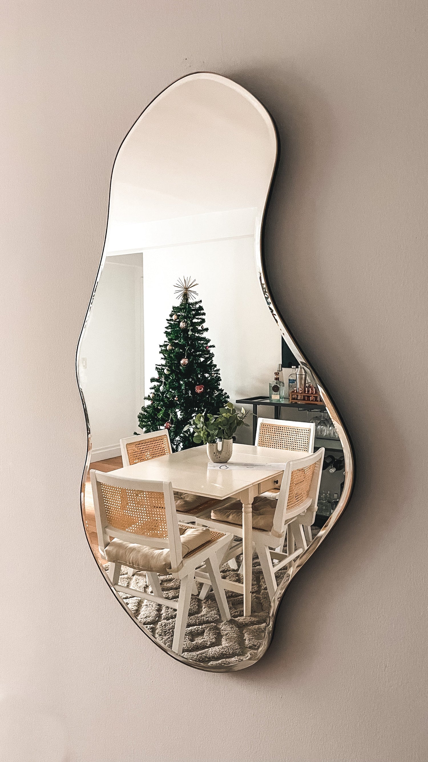 Piccoli Spazi da Pranzo, Grande Stile: Le Migliori Sedie OFCASA per Appartamenti