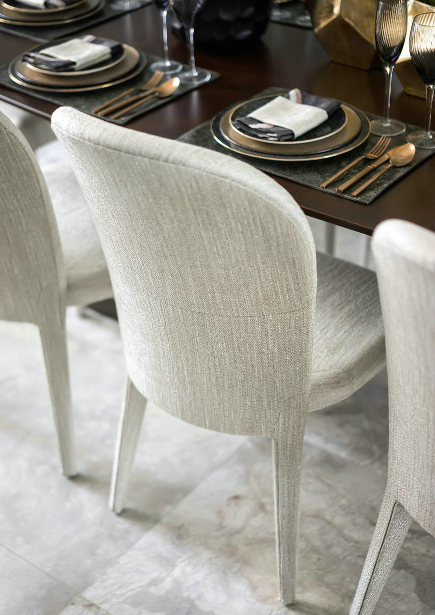 Mangia con Stile. Ecco Facili Consigli per Scegliere le Sedie da Pranzo Perfette!