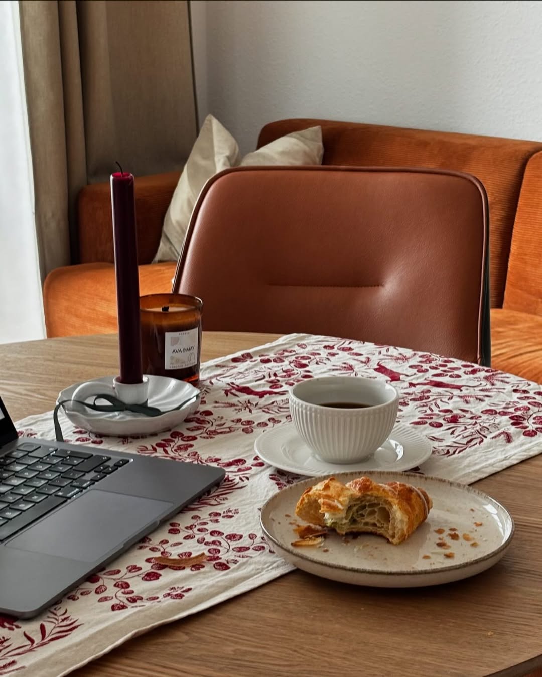 Case Reali, Stile Reale: Scopri Come le Famiglie Italiane Vivono (Meravigliosamente!) con i Mobili OFCASA