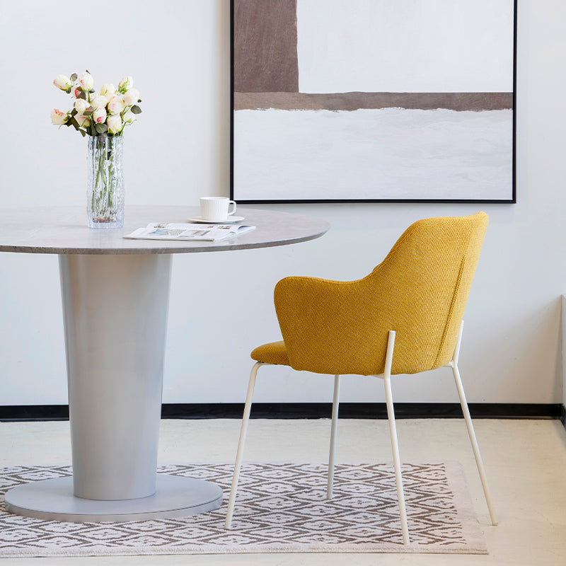 Gambe in metallo cromato lucido, resistenti e stabili