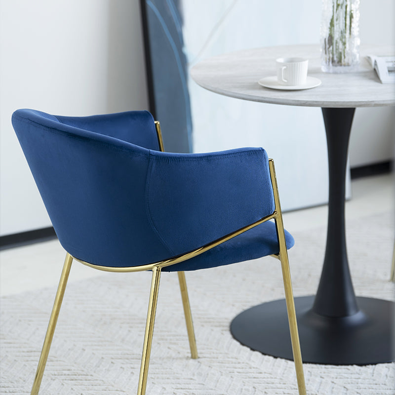 Gambe a diamante della sedia Dalila in metallo dorato a specchio con punte in plastica protettiva