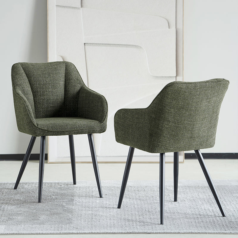 Poltrona imbottita Sienna Garden di OFCASA con struttura in metallo nero e cuscini grigi, perfetta per terrazzi e sale da pranzo,Poltrona da esterno Sienna in un patio moderno, mostra design ergonomico e tessuto resistente alle intemperie