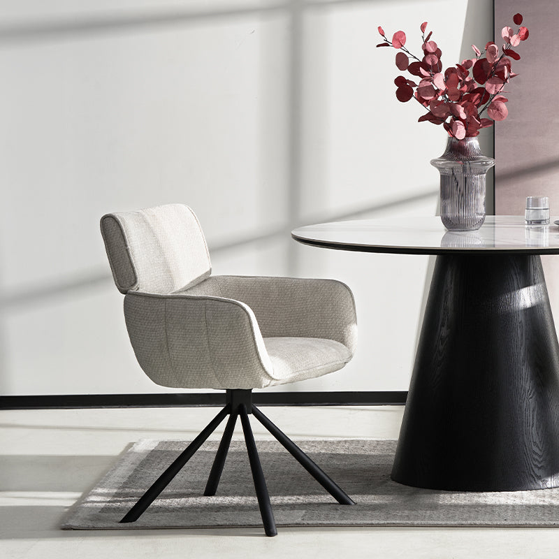 Sedia da pranzo girevole Elara HDC233029 con braccioli, rivestita in chenille beige e base metallica dorata - rotazione 360° per massima libertà di movimento