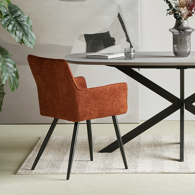 Sedia da pranzo con braccioli in lino grigio scuro e gambe in legno scuro, stile industrial chic