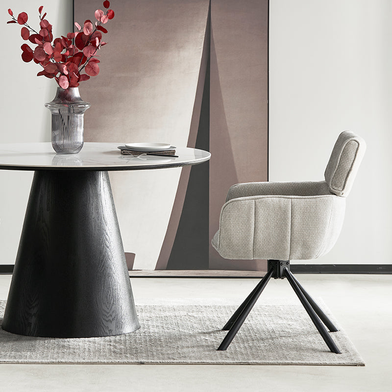 Sedia da pranzo girevole Elara HDC233029 con braccioli, rivestita in chenille beige e base metallica dorata - rotazione 360° per massima libertà di movimento