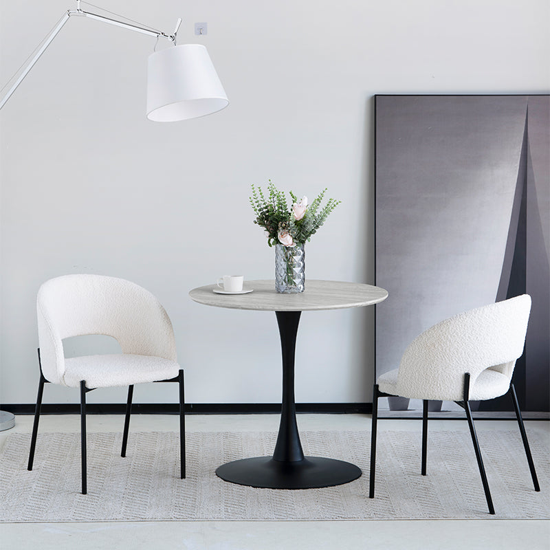 Set di 2 sedie da pranzo Esme in tessuto bouclé beige con gambe nere metalliche, stile scandinavo moderno