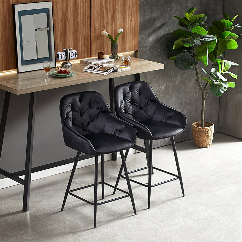 Coppia di sgabelli da bar alti Keaton in tessuto grigio con struttura in acciaio nero, perfetti per isole cucina moderne