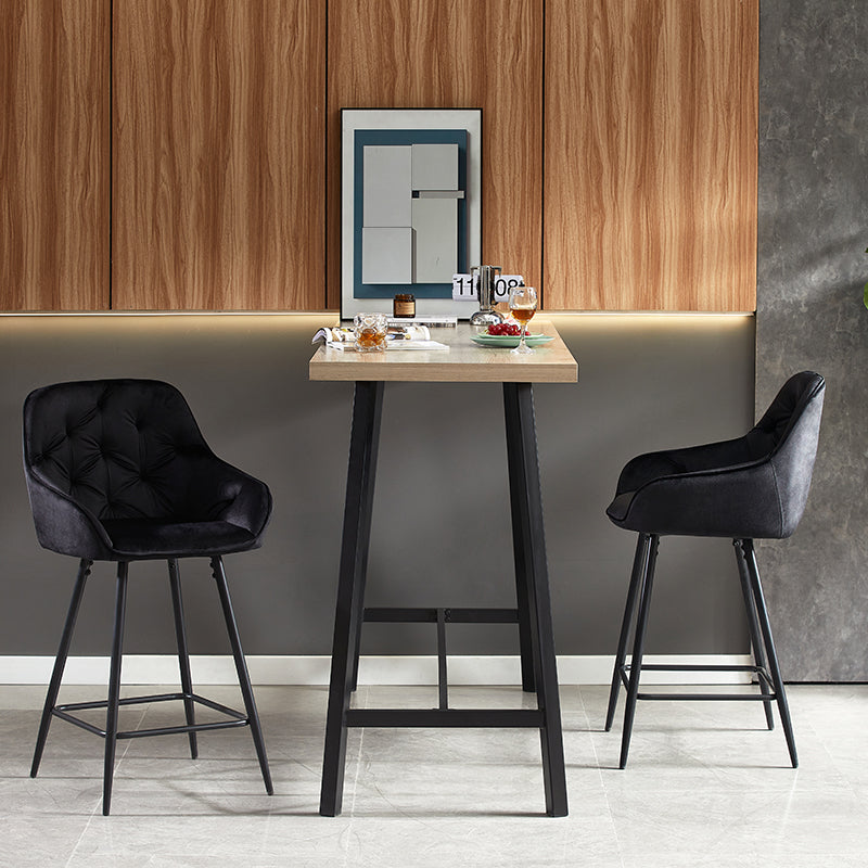 Coppia di sgabelli da bar alti Keaton in tessuto grigio con struttura in acciaio nero, perfetti per isole cucina moderne