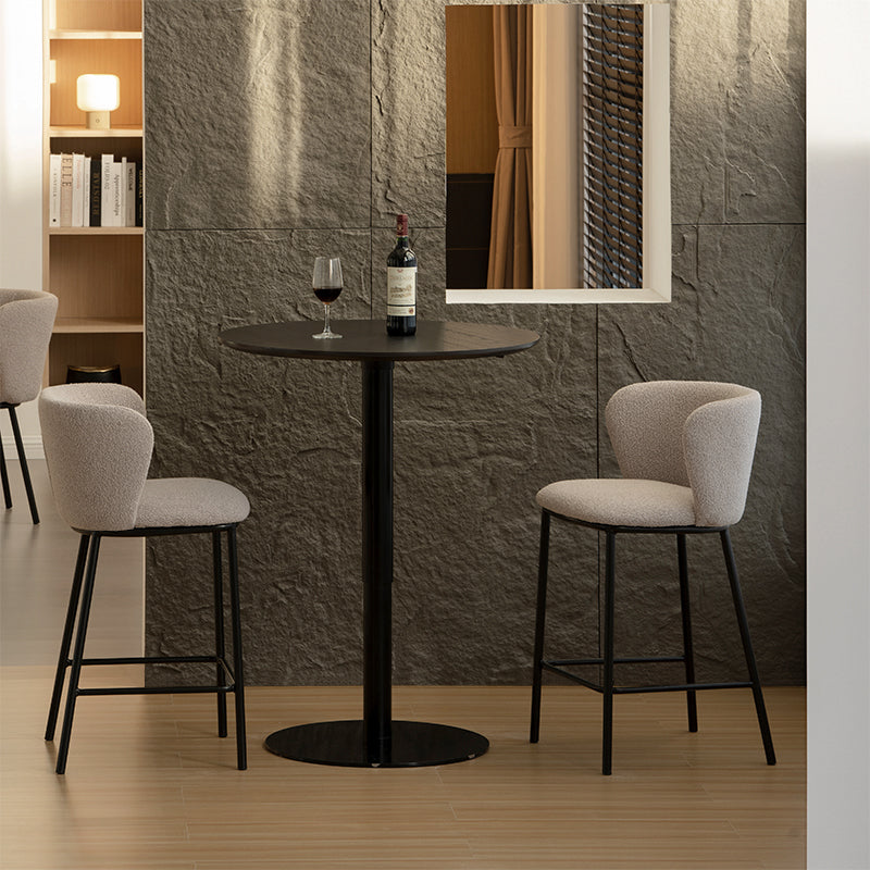 Sgabello bar Karin in tessuto bouclé con struttura in metallo, perfetto per isole cucina e breakfast bar