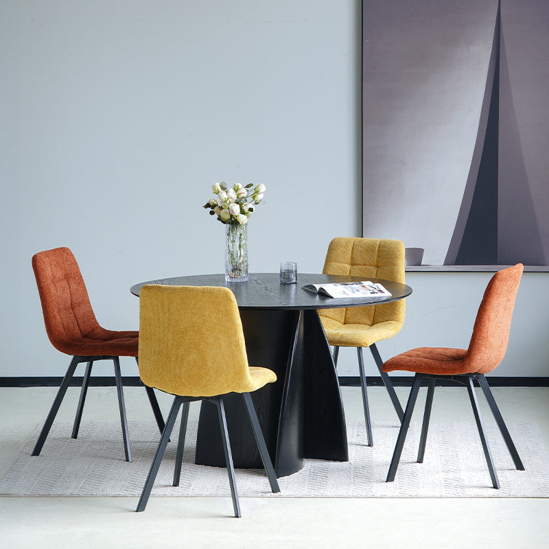 Dettaglio dell'imbottitura in lino strutturato della sedia Aoife con cuciture rinforzate per maggiore durata