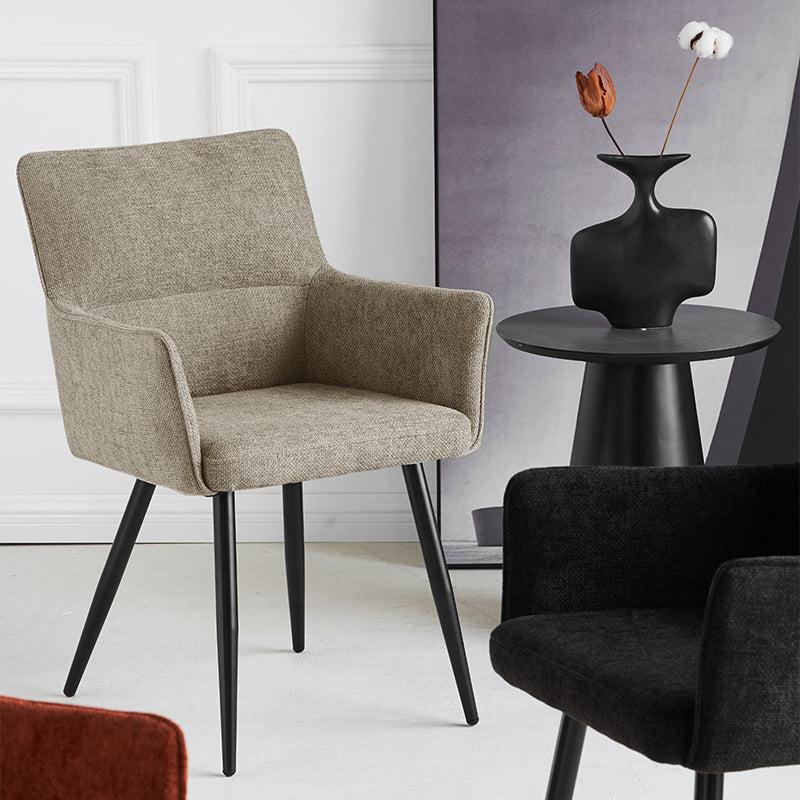 Primo piano del tessuto lino antimacchia e delle cuciture rinforzate delle sedie Kaya OFCASA