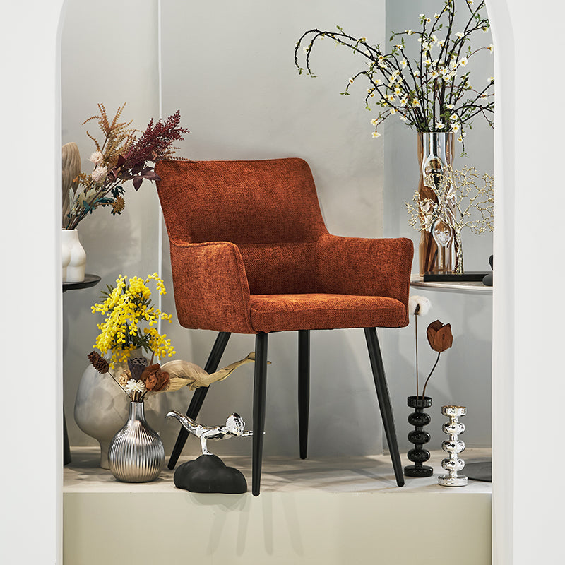 Primo piano del tessuto lino antimacchia e delle cuciture rinforzate delle sedie Kaya OFCASA