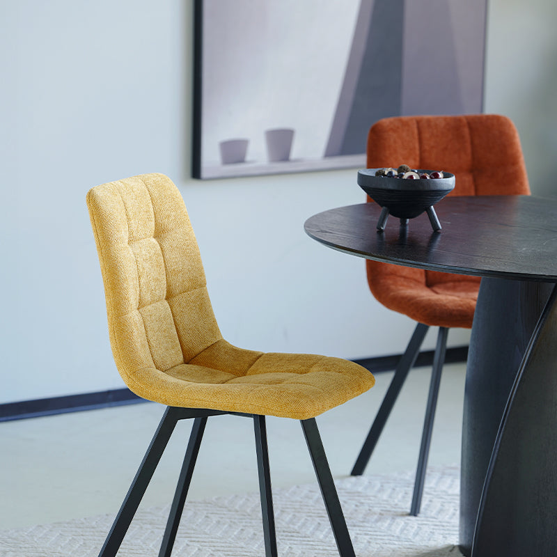 Sedia da pranzo Aoife imbottita in lino beige con struttura in metallo nero opaco - Eleganza e comfort per la tua tavola