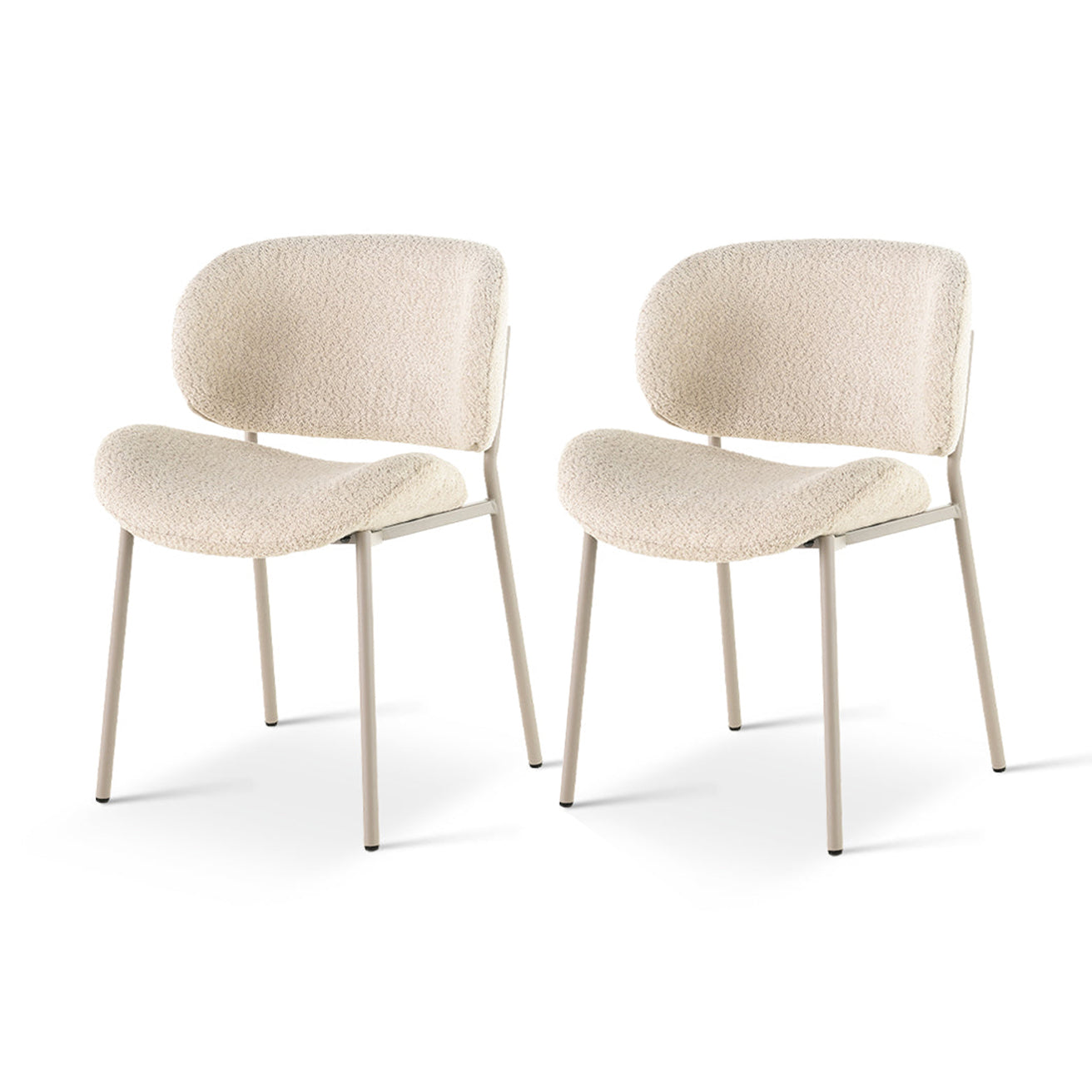 Sedia da pranzo Hadley UDC23105 in tessuto bouclé beige, con schienale alto e imbottito per massimo comfort. Gambe in metallo sottile e design elegante per ambienti moderni.