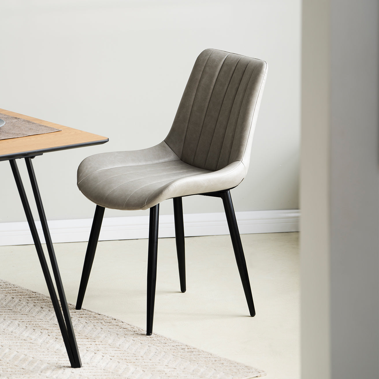 Sedie e poltrone OFCASA in similpelle - collezioni verde e marrone per sala da pranzo e cucina. Arredamento e complementi d'arredo moderni.