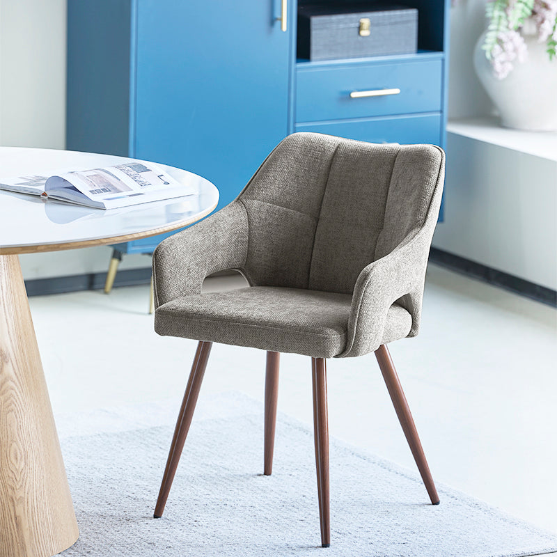 Sedia da pranzo Sage OFCASA con braccioli in lino grigio e gambe in metallo effetto noce - design scandinavo moderno