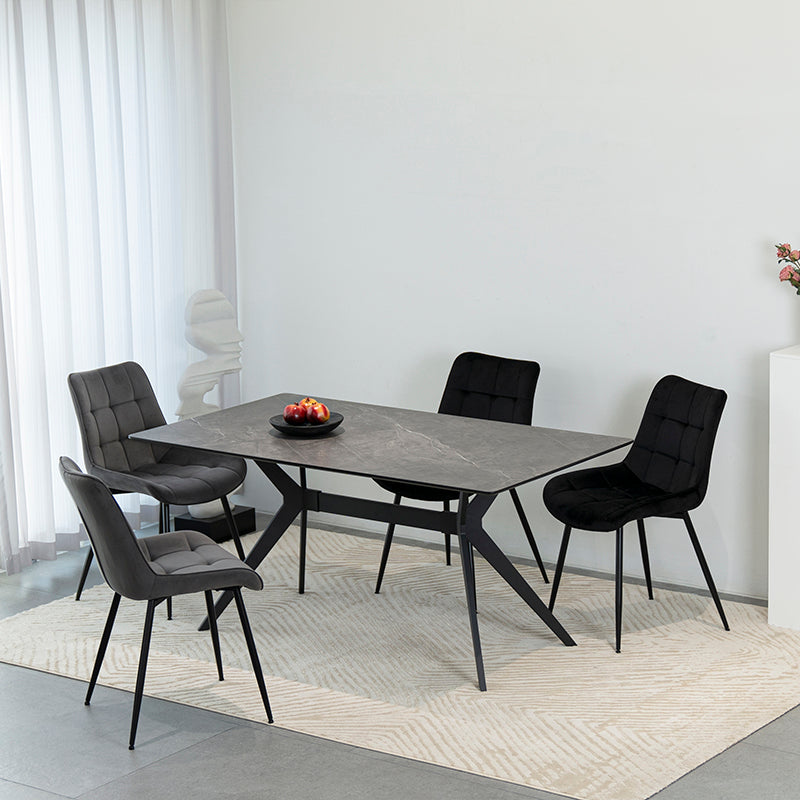Composizione d'arredo con tavolo rettangolare Laila e 4 sedie da pranzo moderne in velluto
