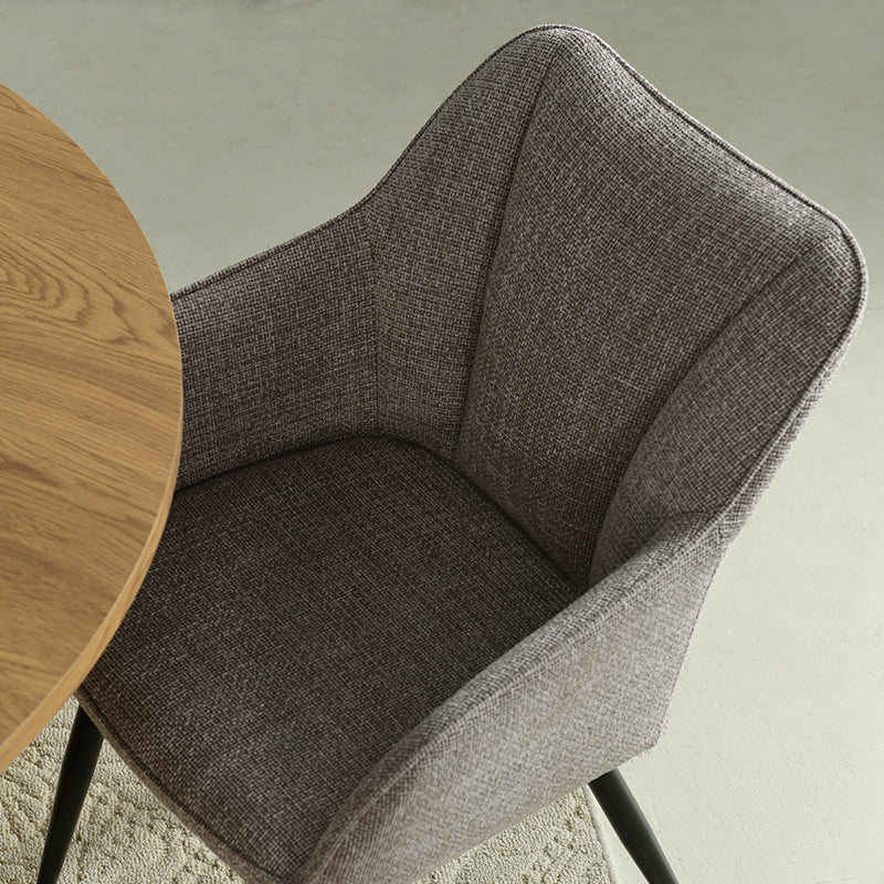 Poltrona imbottita Sienna Garden di OFCASA con struttura in metallo nero e cuscini grigi, perfetta per terrazzi e sale da pranzo，Poltrona da esterno Sienna in un patio moderno, mostra design ergonomico e tessuto resistente alle intemperie