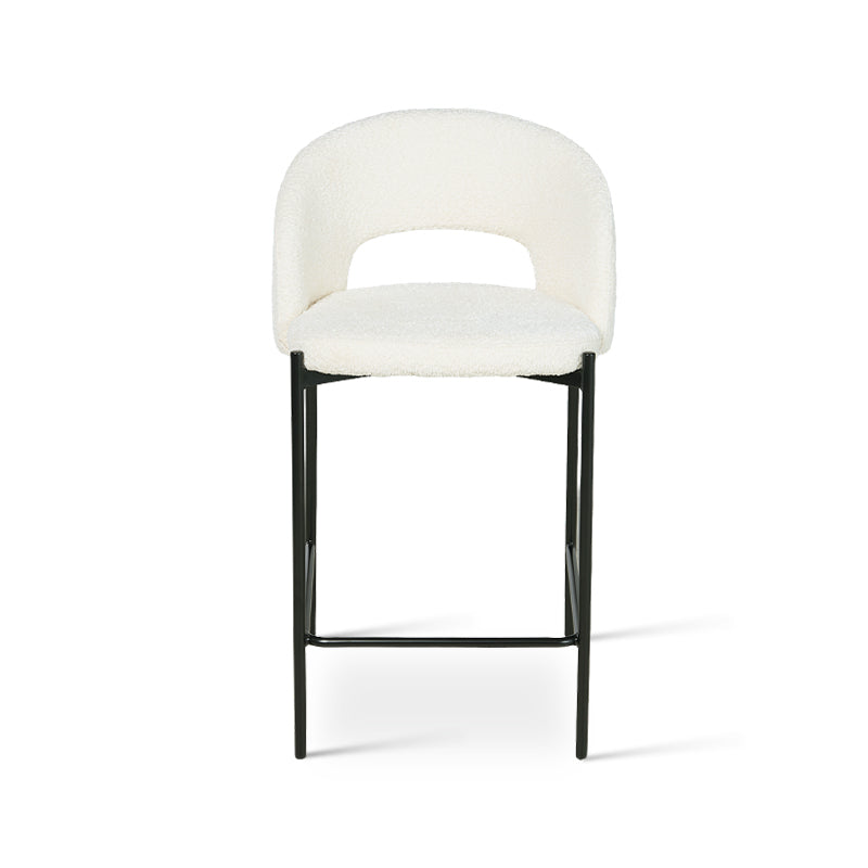 Sgabello alto Esme con seduta in bouclé crema e struttura in metallo nero - design moderno per isole cucina e breakfast bar